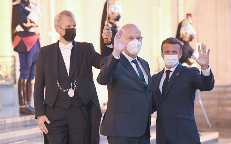 فرنسا تكشف عن فحوى محادثات قيس سعيد وماكرون التي تسترت عليها الرئاسة التونسية؟
